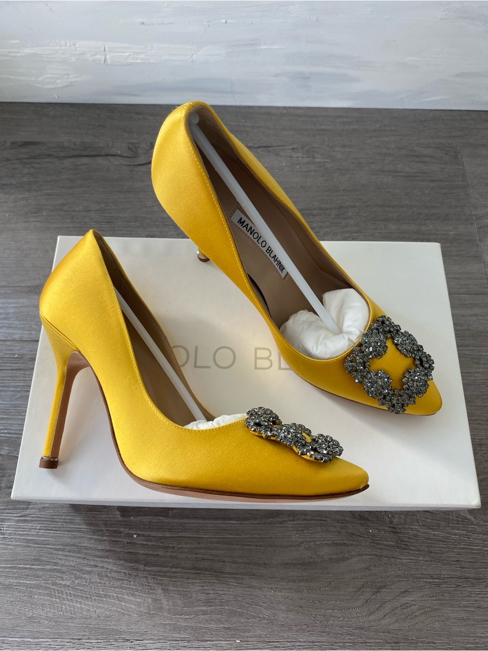 Manolo Blahnik Hangisi